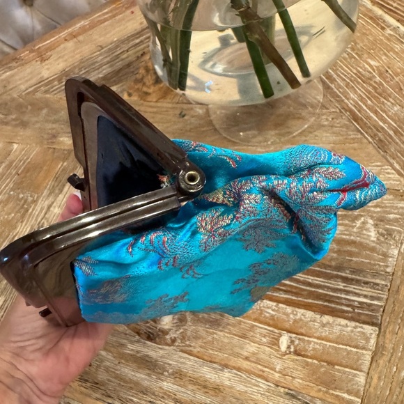 Chinese Clutch - Picture 3 of 4